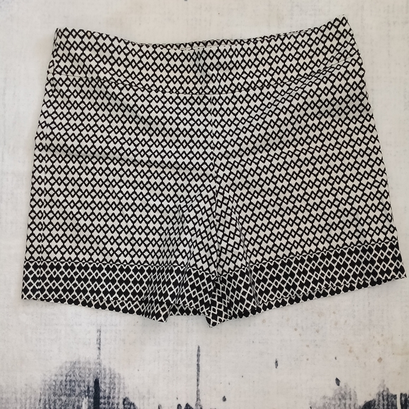 Ingredients Pants - High-Waist Black & White Geometric Print Women's Shorts